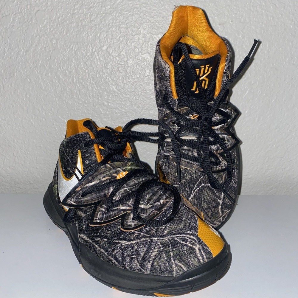 Size 4Y 4 Youth (GS) - Nike Kyrie 5 Mid Taco Pre-owned Good Soles